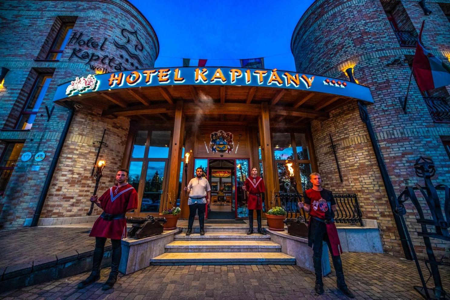 Hotel Kapitany Wellness Sumeg Bagian luar foto